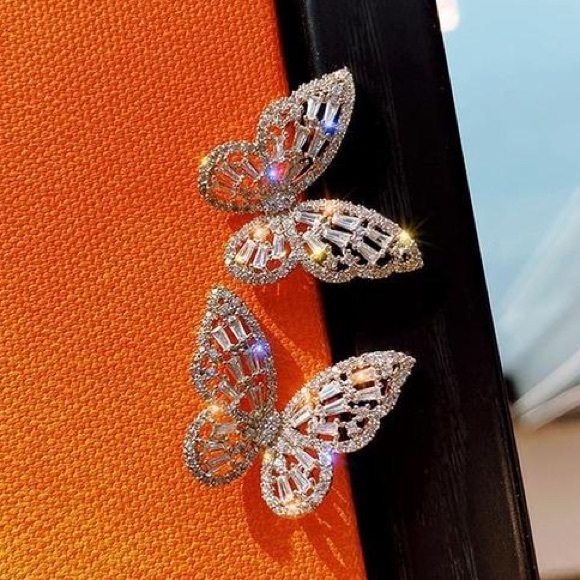 🦋18K white gold sparkle butterfly earrings - Picture 2 of 4